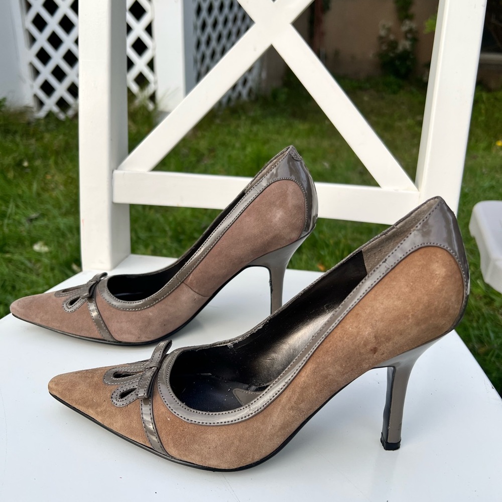 Bandolino Grey Pointy Shoes